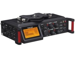 Voice Recorder TASCAM DR-70D Small